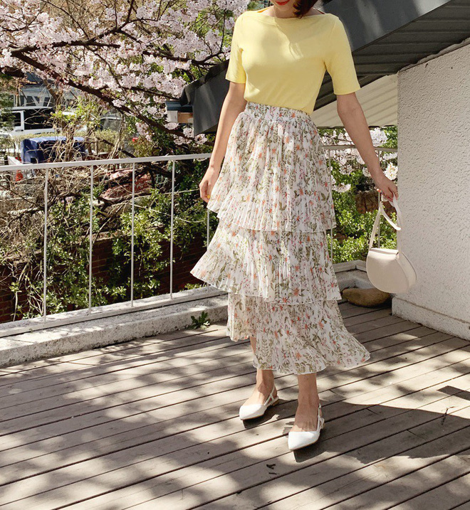 Khi bạn muốn trông thật nữ tính và mọi khuyết điểm vóc dáng được giấu triệt để, hãy diện váy xếp tầng Khi bạn muốn trông thật nữ tính và mọi khuyết điểm vóc dáng được giấu triệt để, hãy diện váy xếp tầng