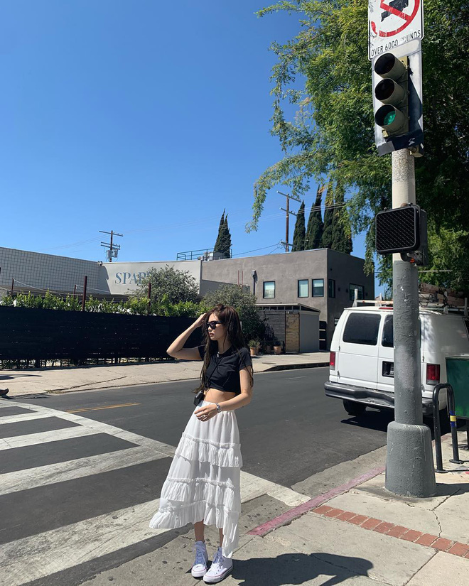 Khi bạn muốn trông thật nữ tính và mọi khuyết điểm vóc dáng được giấu triệt để, hãy diện váy xếp tầng Khi bạn muốn trông thật nữ tính và mọi khuyết điểm vóc dáng được giấu triệt để, hãy diện váy xếp tầng