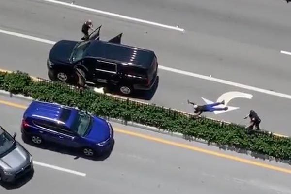 Xả súng bắn giết gần khu nghỉ dưỡng của ông Trump