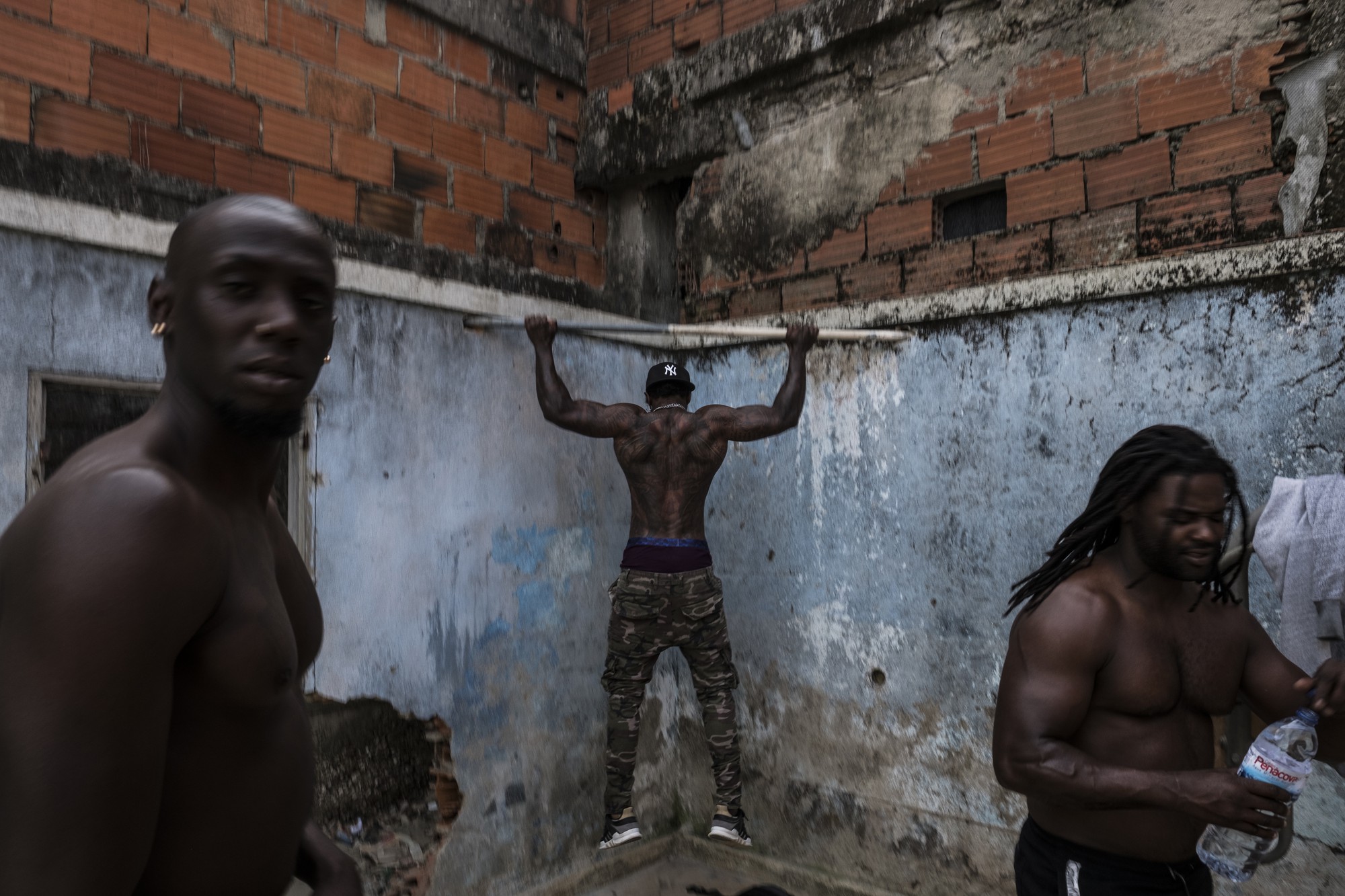 Mặt tối cuộc sống mang tên 6 de Maio: Những gì diễn ra bên trong khu phố nguy hiểm bậc nhất Bồ Đào Nha