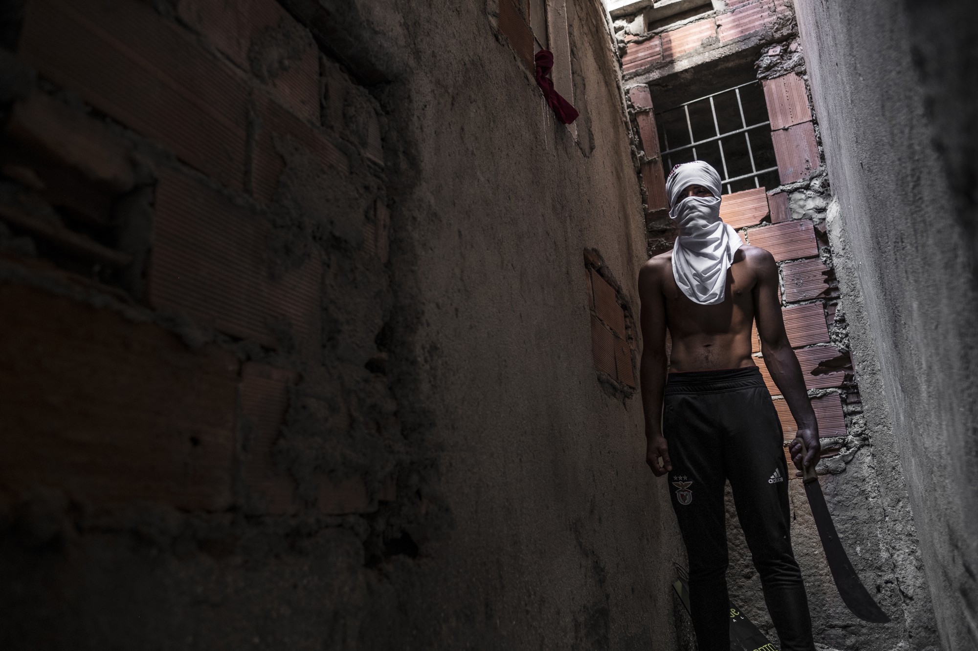 Mặt tối cuộc sống mang tên 6 de Maio: Những gì diễn ra bên trong khu phố nguy hiểm bậc nhất Bồ Đào Nha