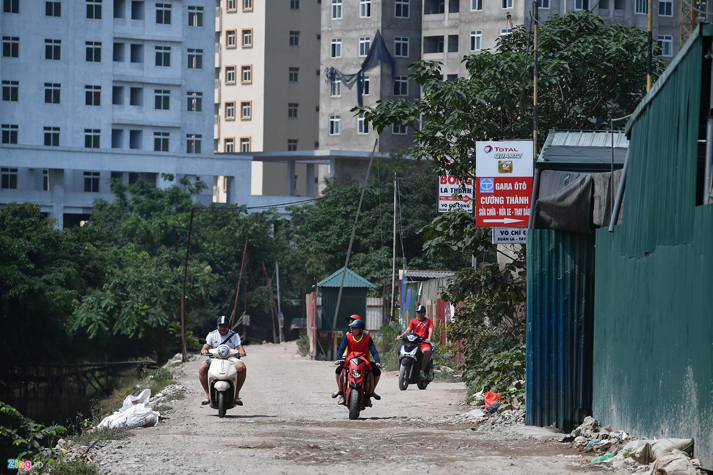 Tuyến đường thi công chậm hơn rùa bò qua khu đô thị Tây Hồ Tây