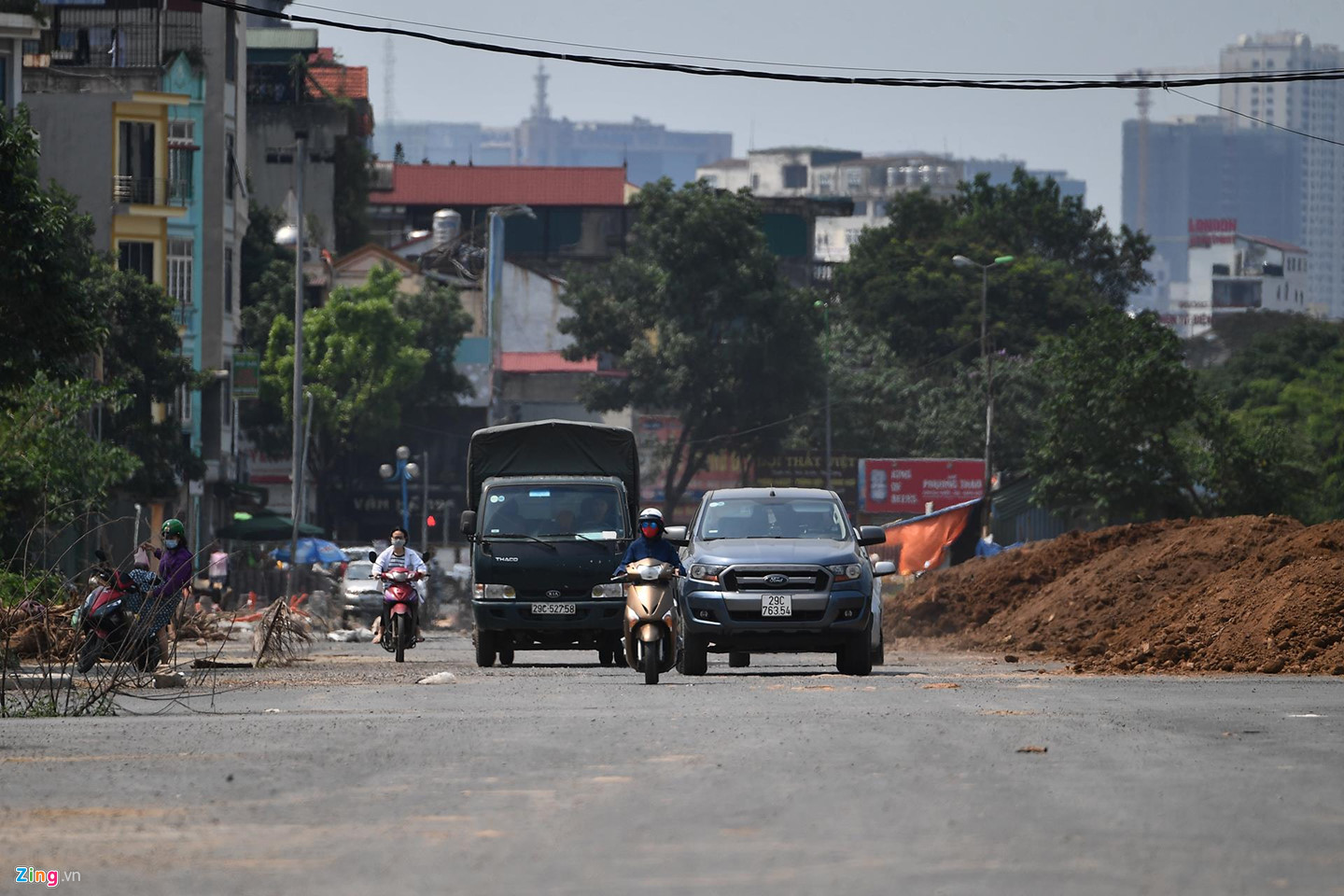 Tuyến đường thi công chậm hơn rùa bò qua khu đô thị Tây Hồ Tây
