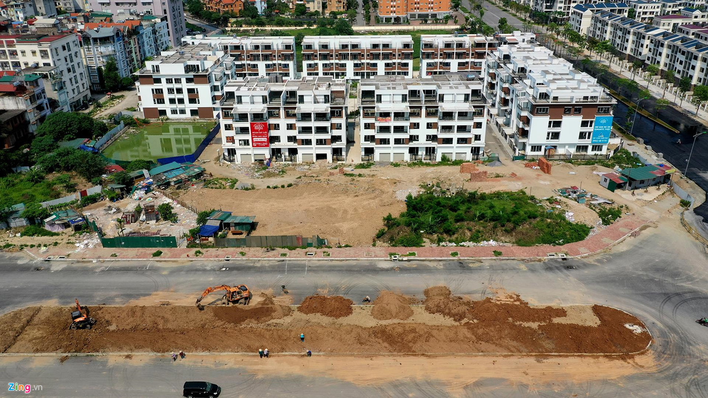 Tuyến đường thi công chậm hơn rùa bò qua khu đô thị Tây Hồ Tây