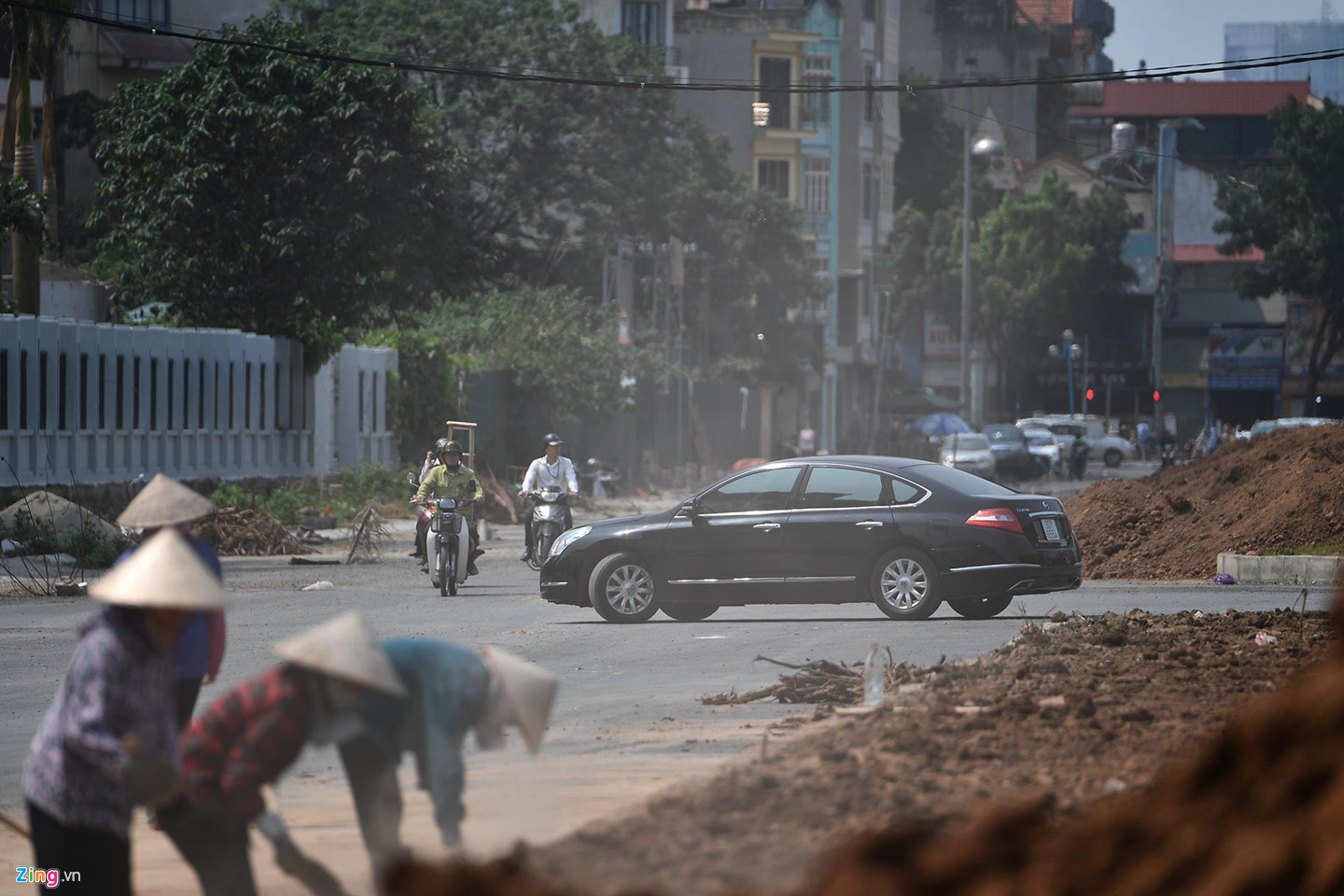 Tuyến đường thi công chậm hơn rùa bò qua khu đô thị Tây Hồ Tây
