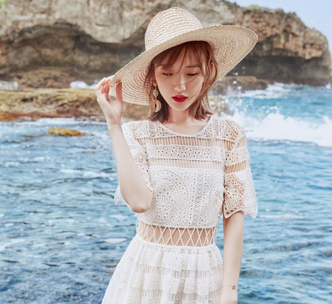 Sao Hoa ngữ - Người suýt tự tử, kẻ bỏ cả mẹ ruột vì quá lụy tình