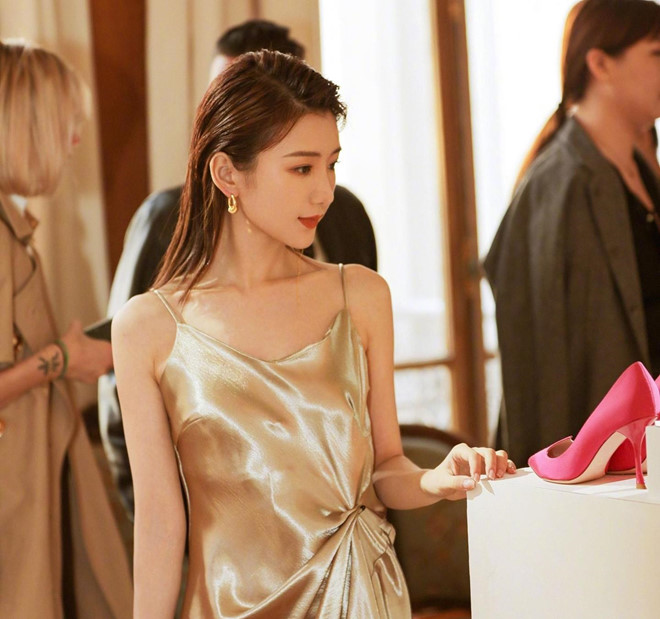 Sao Hoa ngữ - Người suýt tự tử, kẻ bỏ cả mẹ ruột vì quá lụy tình