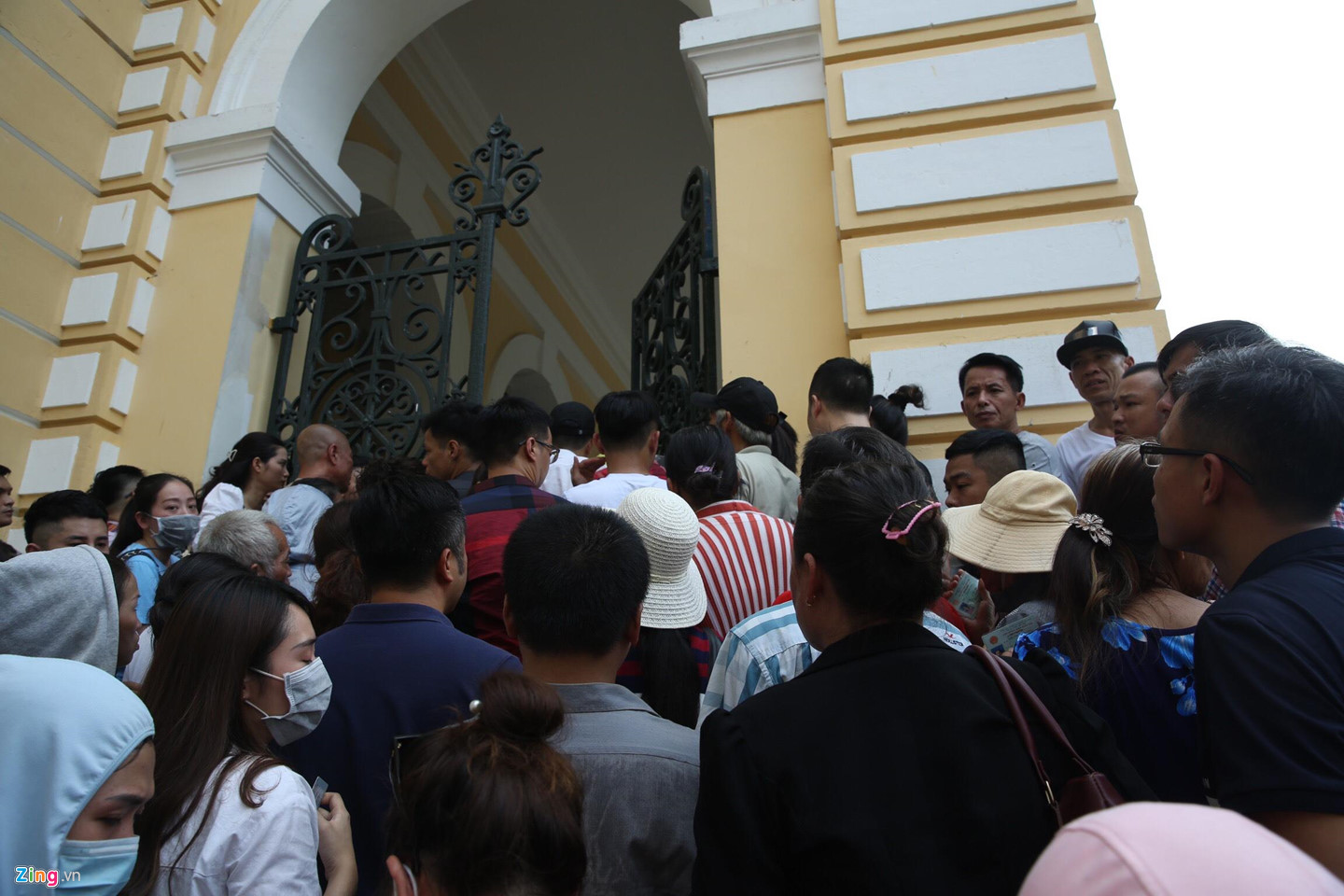 Hàng trăm người đến dự phiên xử Ngọc Miu, Văn Kính Dương