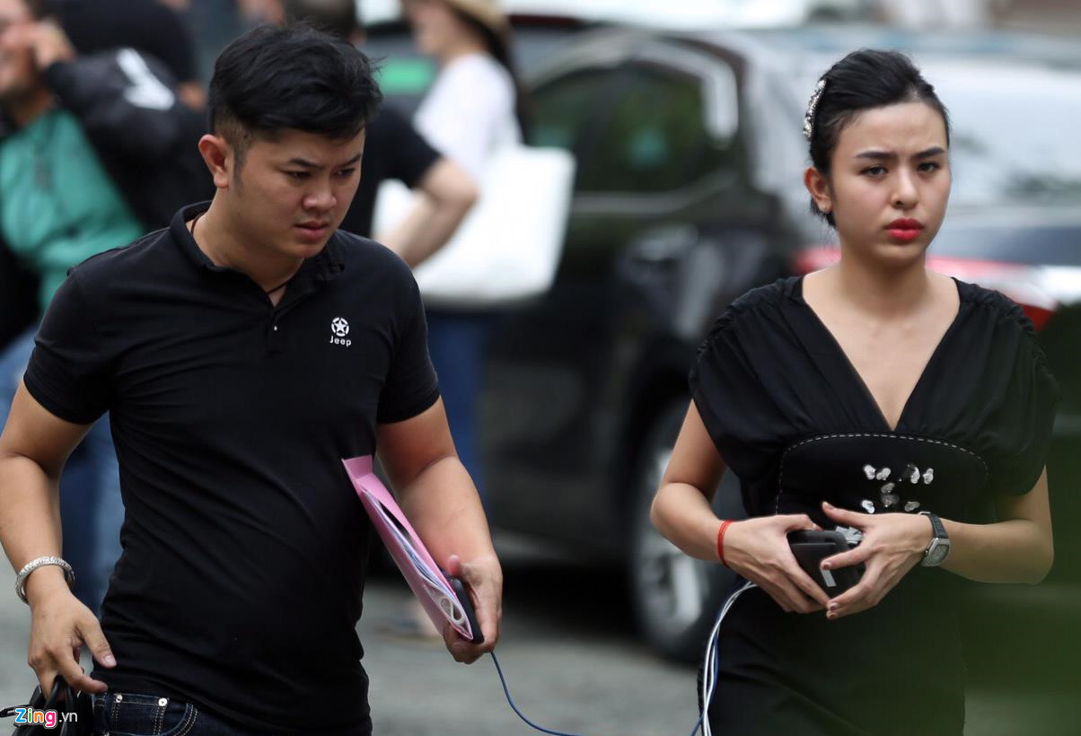 Hàng trăm người đến dự phiên xử Ngọc Miu, Văn Kính Dương