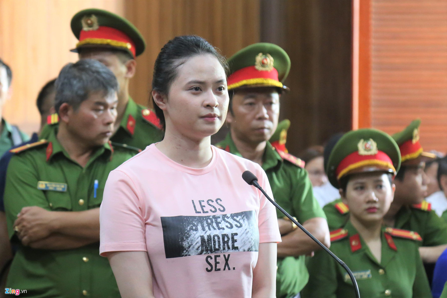 Hàng trăm người đến dự phiên xử Ngọc Miu, Văn Kính Dương