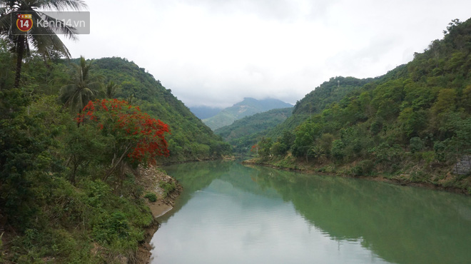 Bản làng nơi những ông trùm ma túy gieo rắc cái chết trắng: Cha mẹ chết vì HIV, con trẻ mồ côi sống lay lắt từng ngày