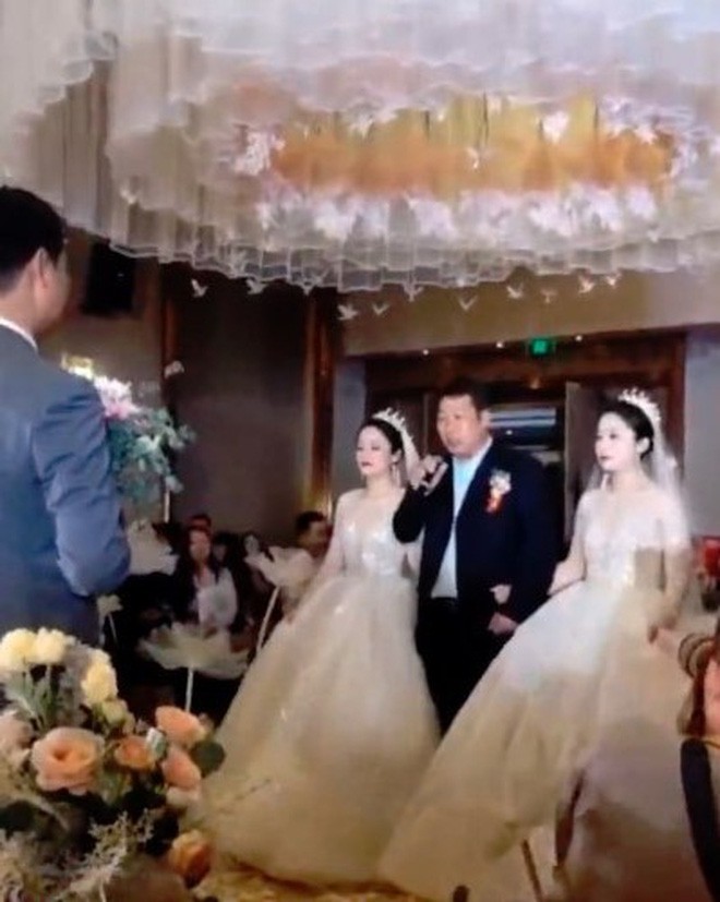 Tổ chức đám cưới cùng ngày, chị em cô dâu chơi chiêu đến nỗi chú rể cũng nhận nhầm vợ