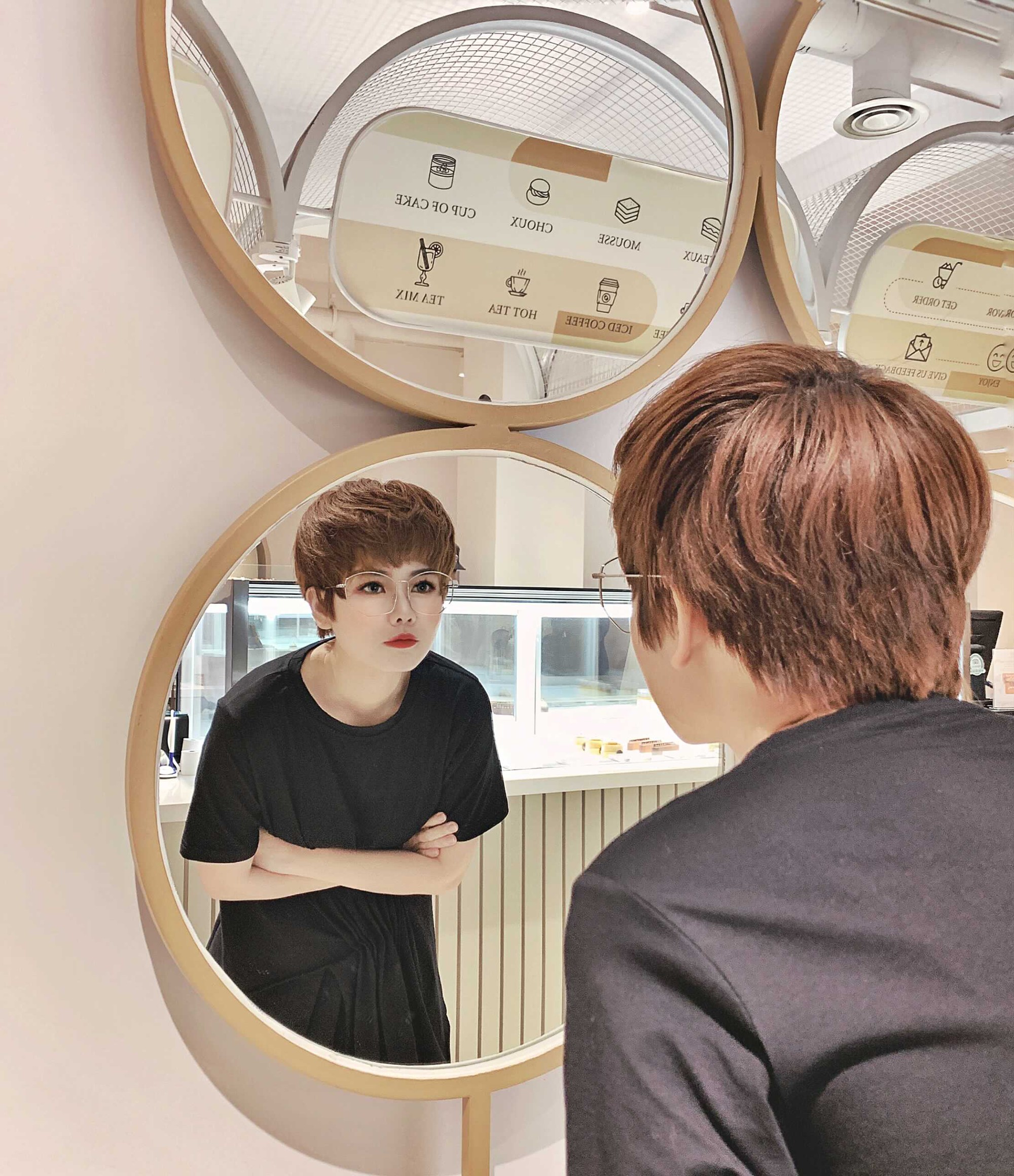 Thì ra Decao còn có 1 cô em họ chất lừ từ gu thời trang đến mái tóc ngắn hút nhầm cả giới nữ