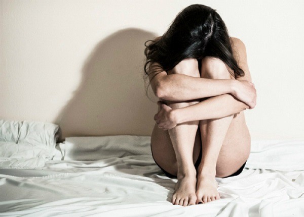 Đêm tân hôn, màn chào hỏi của chồng khiến tôi ngớ người nhận ra mình đã rơi vào tay quỷ dữ