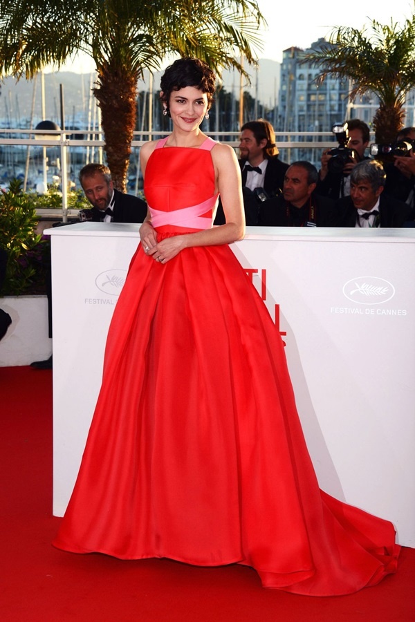 Những bộ đầm đỏ đẹp nhất qua các mùa Cannes