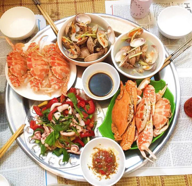 Bí quyết chi tiêu của bà nội trợ 9X chỉ tốn hơn 1 triệu/tháng tiền chợ mà bữa nào cũng đầy ắp hải sản