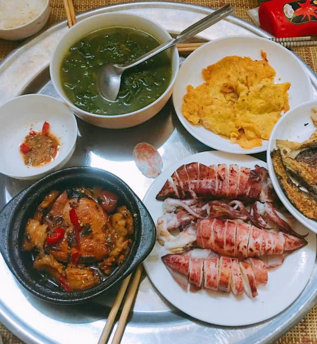 Bí quyết chi tiêu của bà nội trợ 9X chỉ tốn hơn 1 triệu/tháng tiền chợ mà bữa nào cũng đầy ắp hải sản