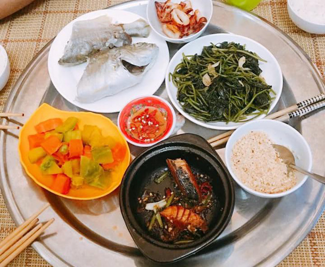 Bí quyết chi tiêu của bà nội trợ 9X chỉ tốn hơn 1 triệu/tháng tiền chợ mà bữa nào cũng đầy ắp hải sản