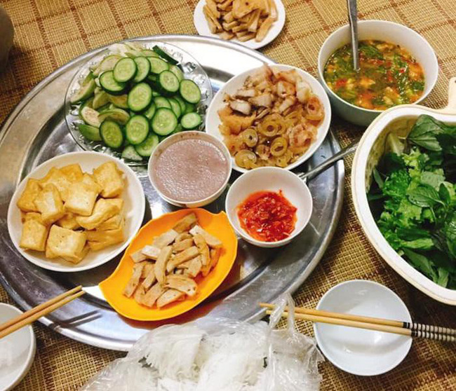 Bí quyết chi tiêu của bà nội trợ 9X chỉ tốn hơn 1 triệu/tháng tiền chợ mà bữa nào cũng đầy ắp hải sản