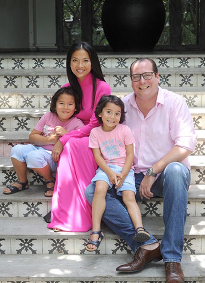 Ông xã ngoại quốc hay ghen tuông, khiến Gái nhảy Bằng Lăng từ giã showbiz là ai?