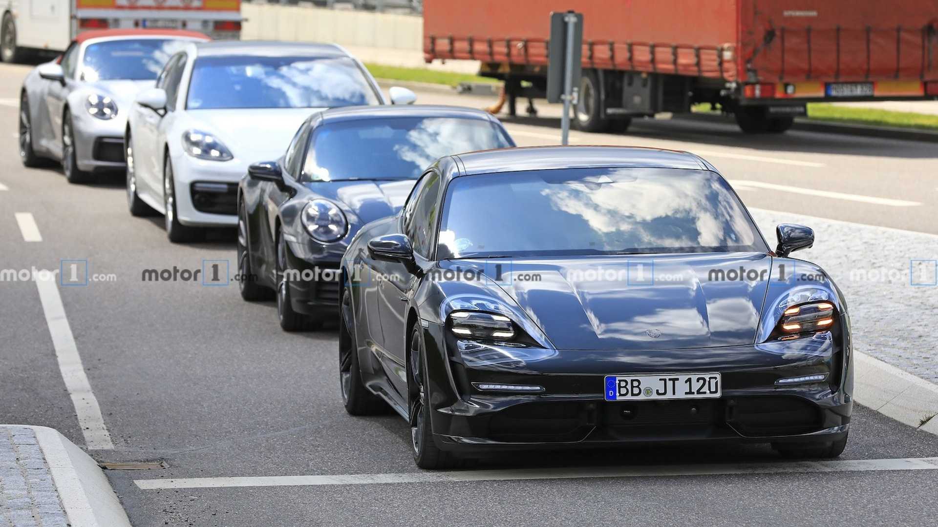 Nội thất Porsche Taycan lần đầu lộ diện Nội thất Porsche Taycan lần đầu lộ diện