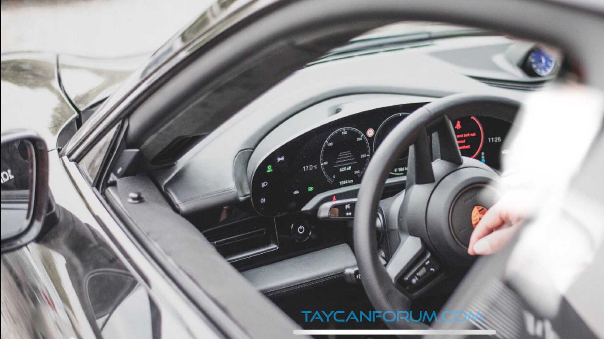 Nội thất Porsche Taycan lần đầu lộ diện Nội thất Porsche Taycan lần đầu lộ diện
