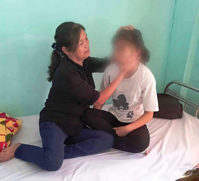 Nhóm thiếu nữ đánh dã man hai nữ sinh lớp 10, rồi quay video tung lên mạng gây phẫn nộ