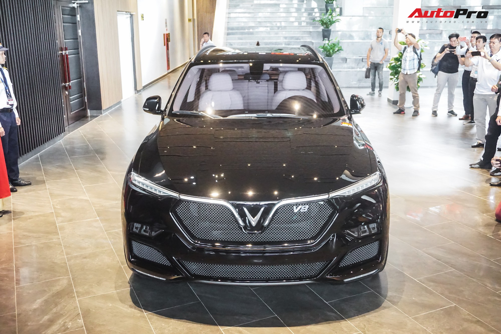 Khám phá chi tiết Lux V8 tại Hải Phòng - SUV mạnh nhất của VinFast không phải ai cũng mua được Khám phá chi tiết Lux V8 tại Hải Phòng - SUV mạnh nhất của VinFast không phải ai cũng mua được
