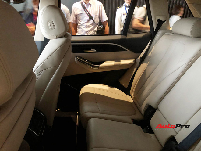Khám phá chi tiết Lux V8 tại Hải Phòng - SUV mạnh nhất của VinFast không phải ai cũng mua được Khám phá chi tiết Lux V8 tại Hải Phòng - SUV mạnh nhất của VinFast không phải ai cũng mua được