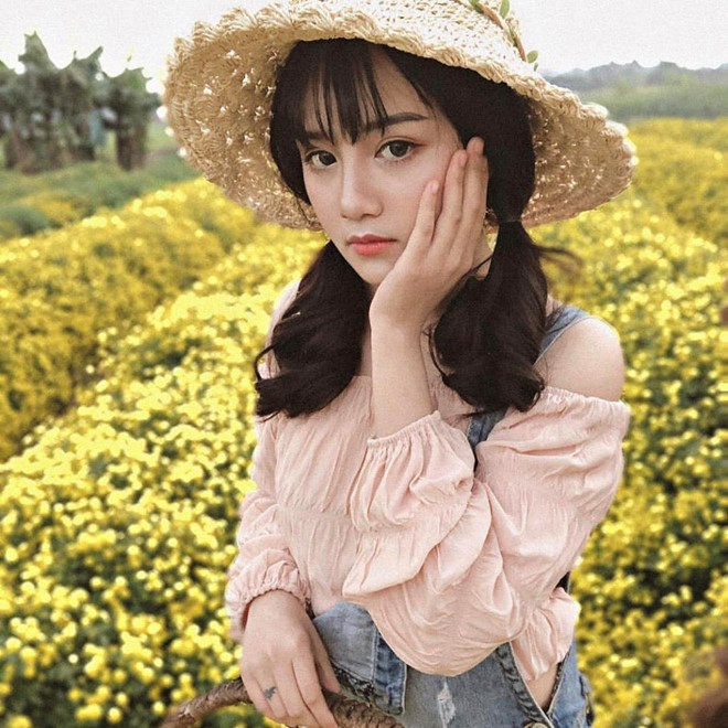 Những cô gái thu hút chú ý của dân mạng dù chỉ mặc đồng phục học sinh Những cô gái thu hút chú ý của dân mạng dù chỉ mặc đồng phục học sinh
