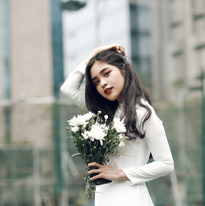 Những cô gái thu hút chú ý của dân mạng dù chỉ mặc đồng phục học sinh