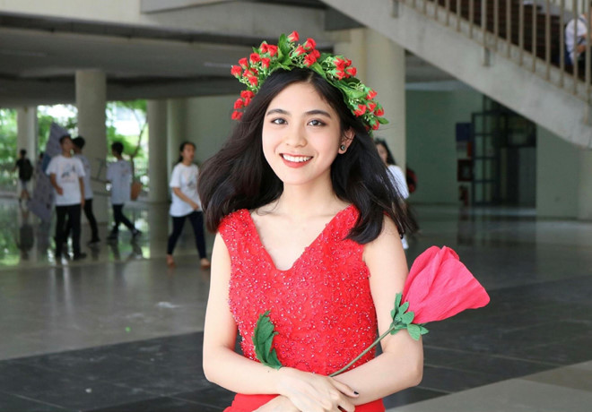 Những cô gái thu hút chú ý của dân mạng dù chỉ mặc đồng phục học sinh