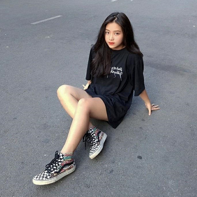 Những cô gái thu hút chú ý của dân mạng dù chỉ mặc đồng phục học sinh