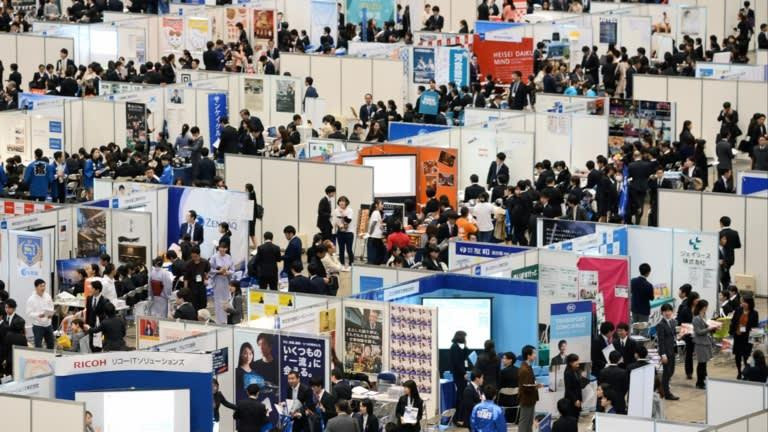 Nữ sinh Nhật bị quấy rối khi tìm việc qua app di động