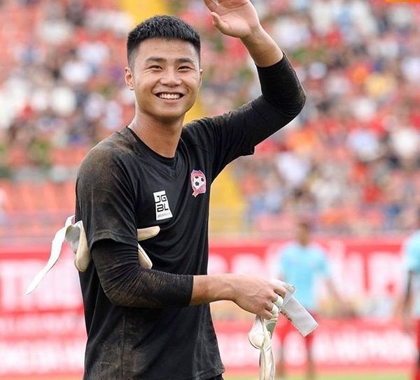 Thủ môn Nguyễn Văn Toản là ai sao được ông Park gọi lên Tuyển?