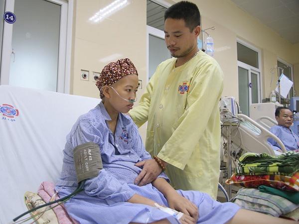 Mắc ung thư khi mang bầu, mẹ trẻ sụt 20kg, ngủ ngồi suốt 4 tháng để con được chào đời