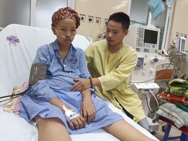 Mắc ung thư khi mang bầu, mẹ trẻ sụt 20kg, ngủ ngồi suốt 4 tháng để con được chào đời