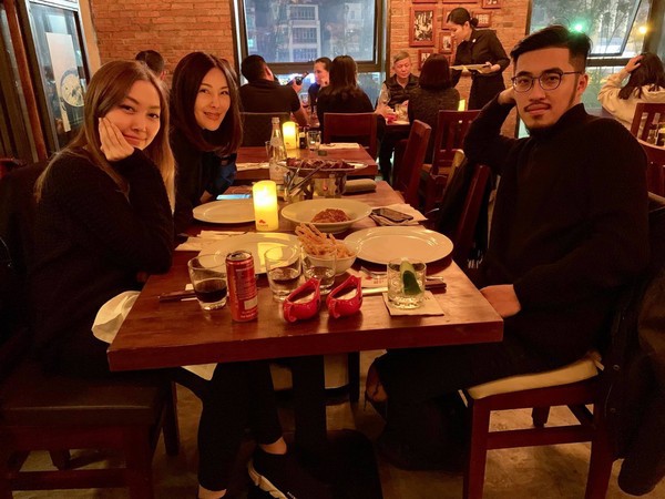 Thái Vũ cầu hôn con gái duy nhất của giám đốc Christian Dior Việt Nam mãng mạn như phim ngôn tình?