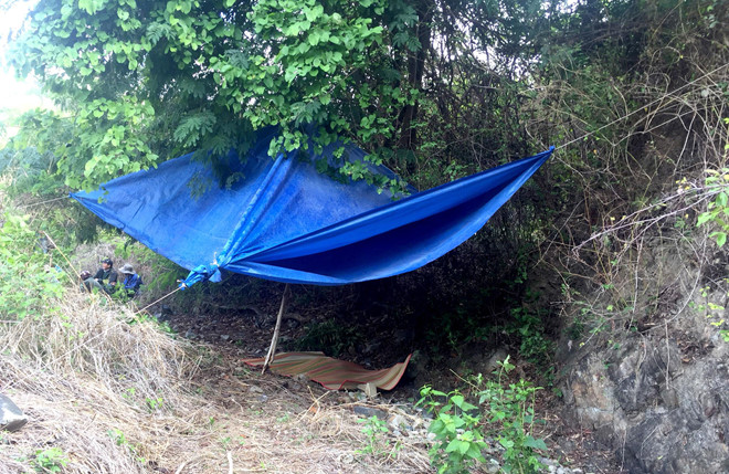 Phát hiện thi thể bé trai 2 tuổi gần chân núi sau 2 ngày mất tích