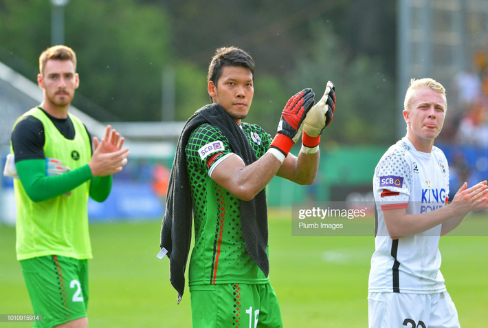 Gắn mác Tây nhưng có một điều thủ môn tuyển Thái đang thua xa Đặng Văn Lâm