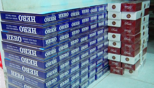 Lật tẩy chiêu buôn lậu hàng cấm của người đàn ông giả bán bánh ống