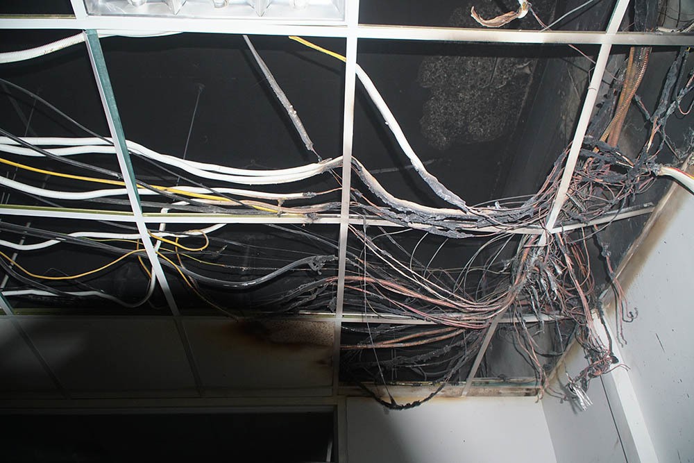 Hà Nội: Cháy do chập điện, dân chung cư nửa đêm tháo chạy