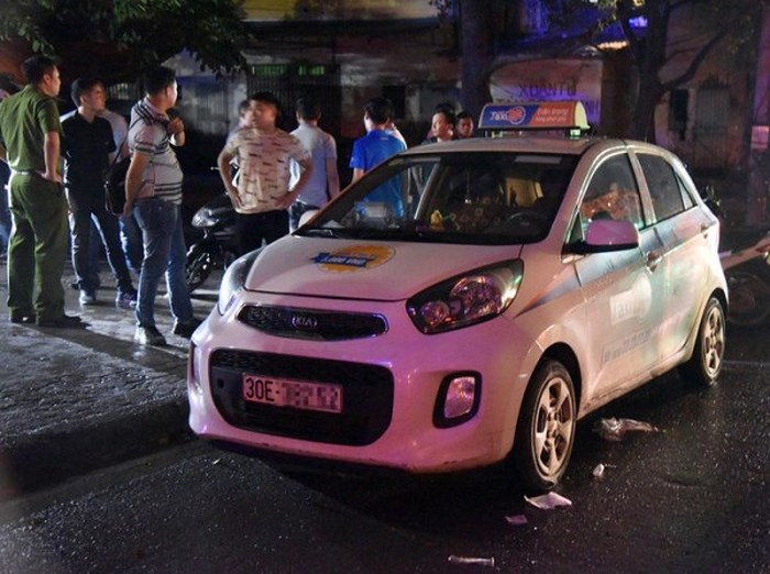 Hé lộ nguyên nhân nữ tài xế taxi bị đâm trọng thương gần khu Đền Lừ