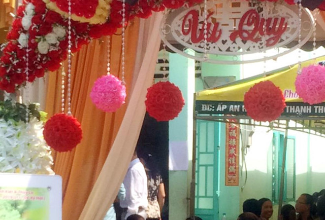 Cô dâu bị chém tại tiệc cưới