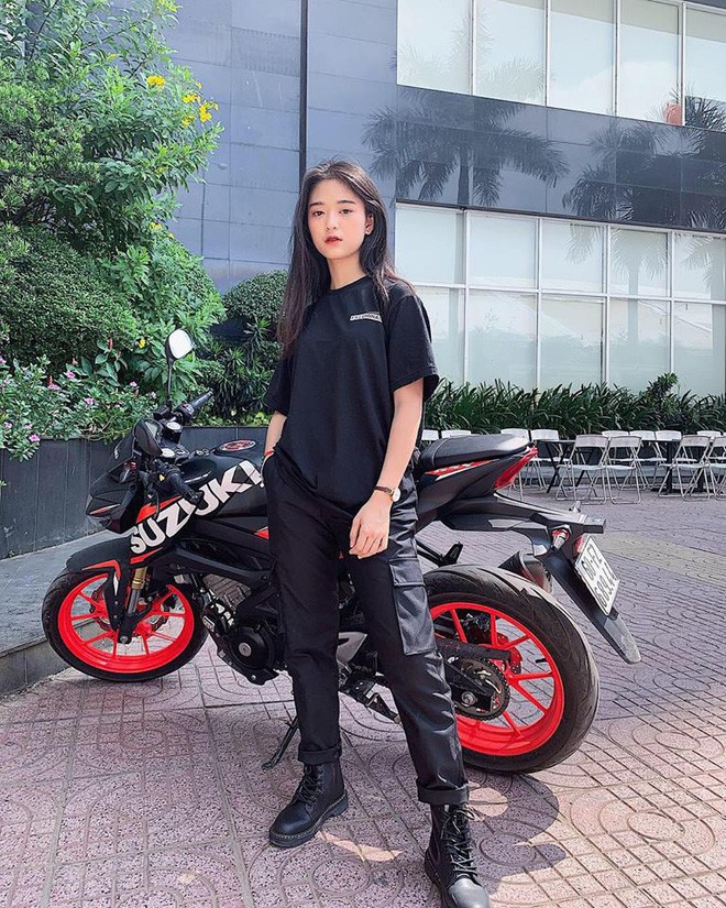 Hội gái xinh mới 17 tuổi đã nổi tiếng rần rần: Toàn cực phẩm học đường, có người được báo Trung ca ngợi với loạt mỹ từ