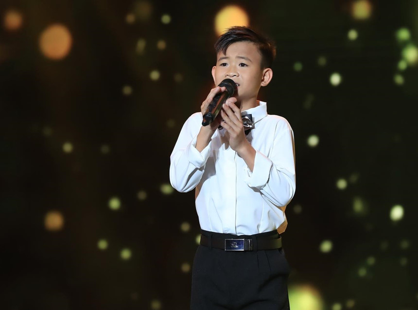 Hòa Minzy bật khóc vì bị chê chọn sai bài khi làm huấn luyện viên