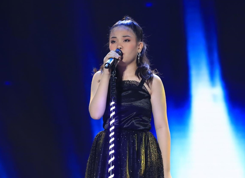 Hòa Minzy bật khóc vì bị chê chọn sai bài khi làm huấn luyện viên