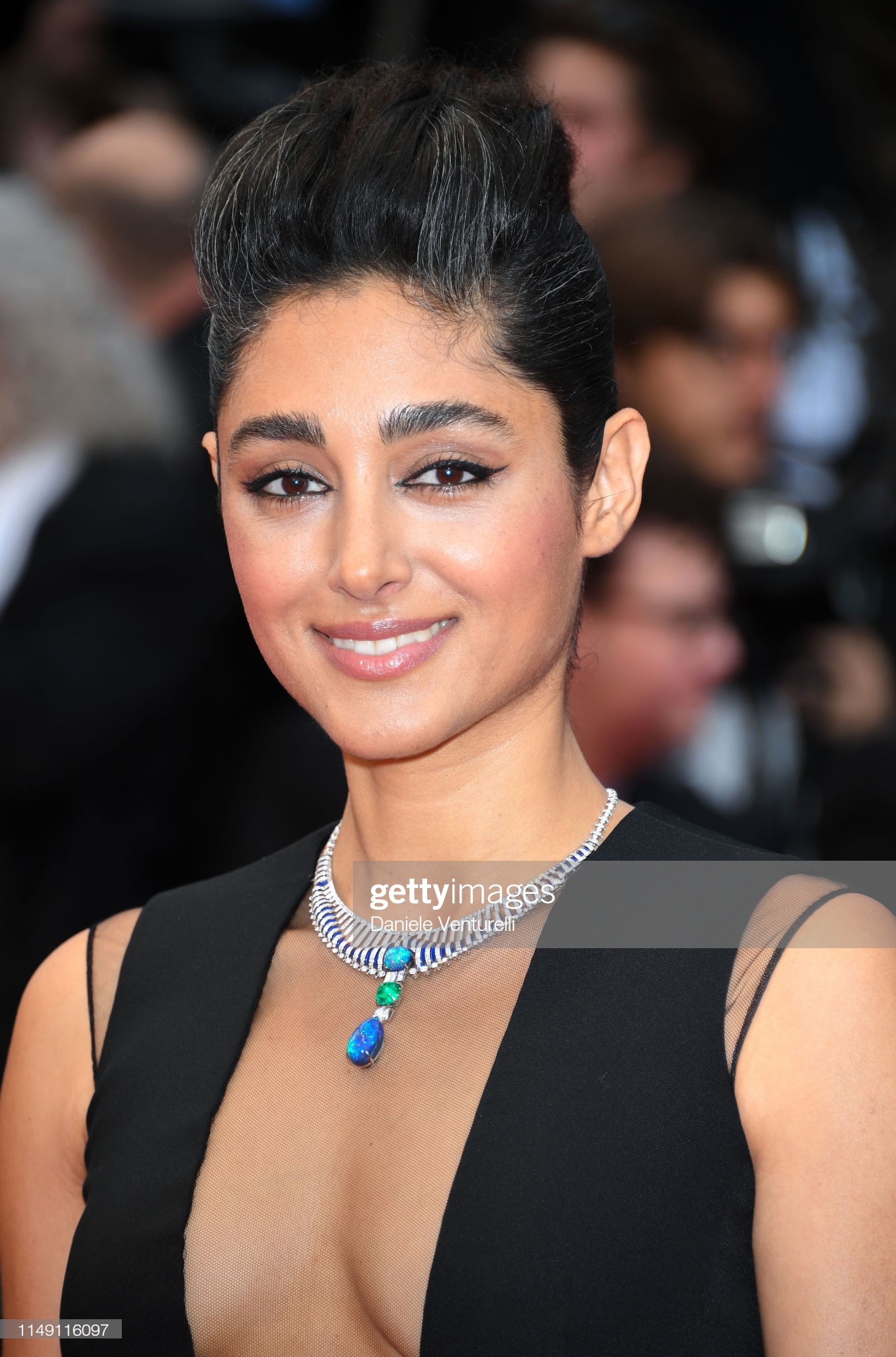 Thảm đỏ LHP Cannes 2019: Selena bức thở với vòng 1 khủng, Ella Fanning như bà hoàng bên dàn siêu mẫu Victorias Secret