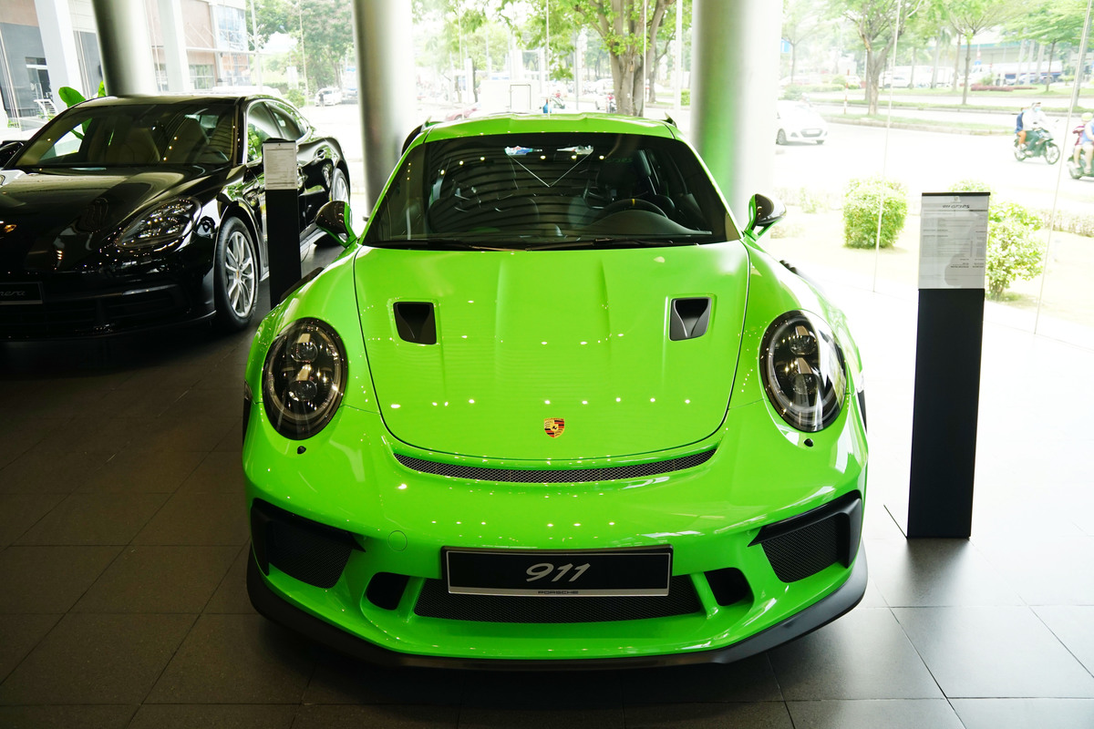 Porsche 911 GT3 RS màu độc giá 16 tỷ xuất hiện tại Sài Gòn Porsche 911 GT3 RS màu độc giá 16 tỷ xuất hiện tại Sài Gòn