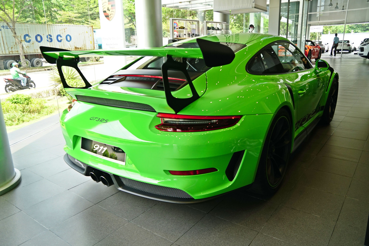 Porsche 911 GT3 RS màu độc giá 16 tỷ xuất hiện tại Sài Gòn Porsche 911 GT3 RS màu độc giá 16 tỷ xuất hiện tại Sài Gòn